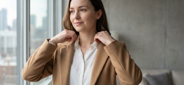Quand la discrétion devient élégance : le retour en force des bijoux minimalistes